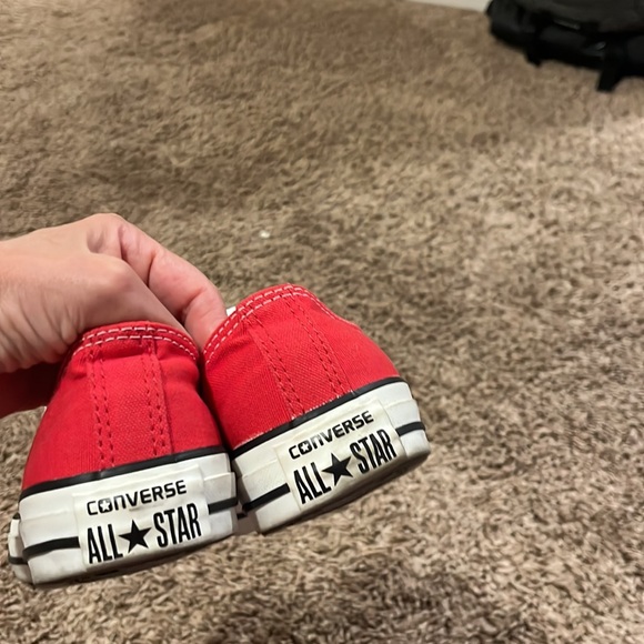 Red converse - Picture 4 of 5